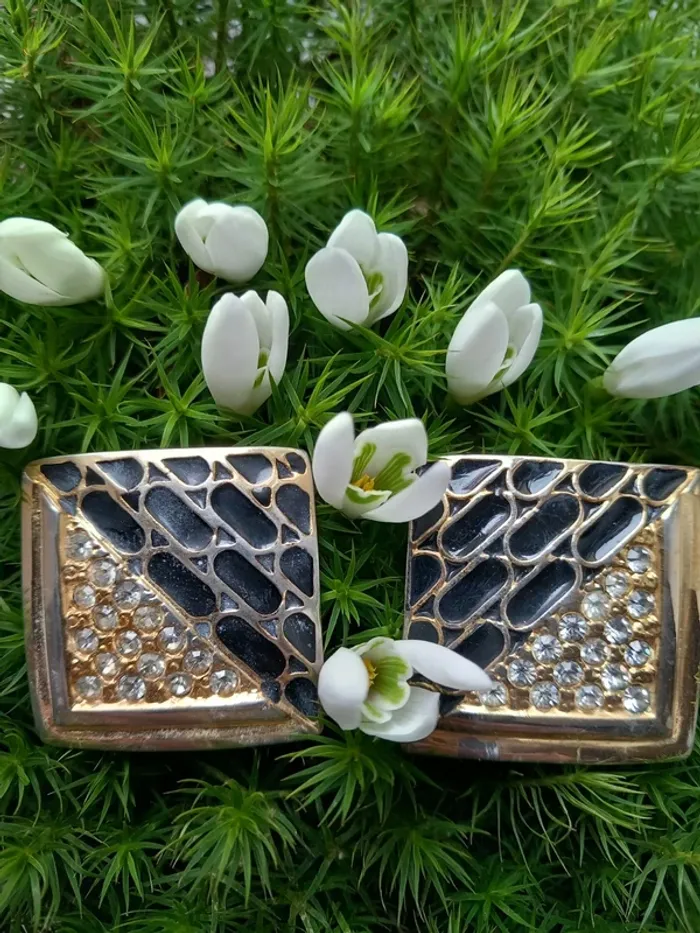 Boucles d'oreilles à clip vintage noire dorées et strass