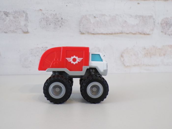 Monster Trucks - Voiture de course - Debri - Les monstres Machines (J5) - photo numéro 3