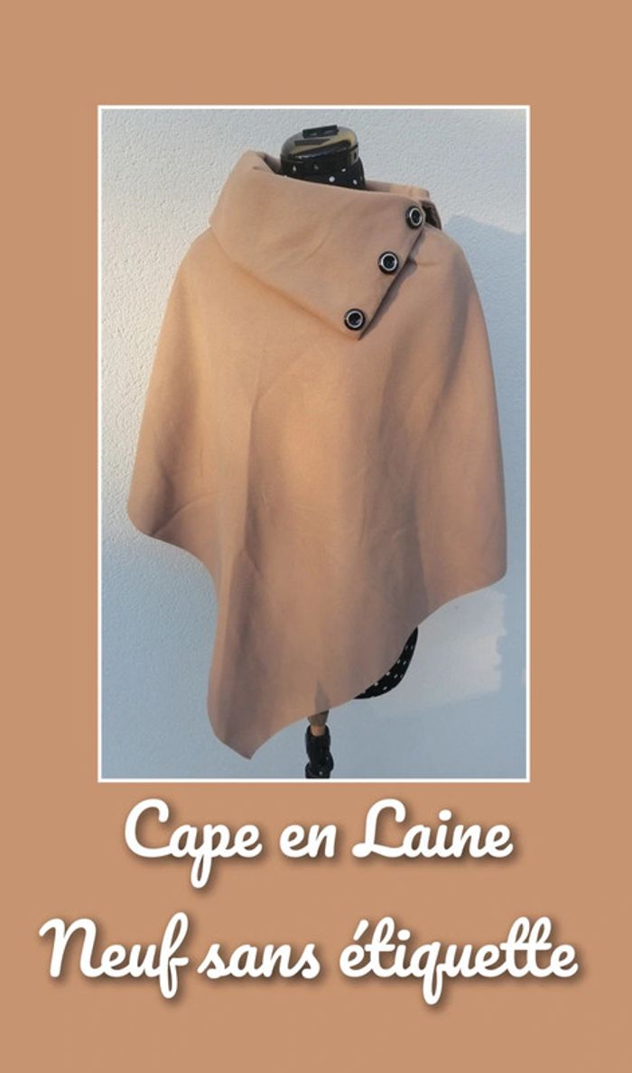 Cape en laine beige Taille Unique