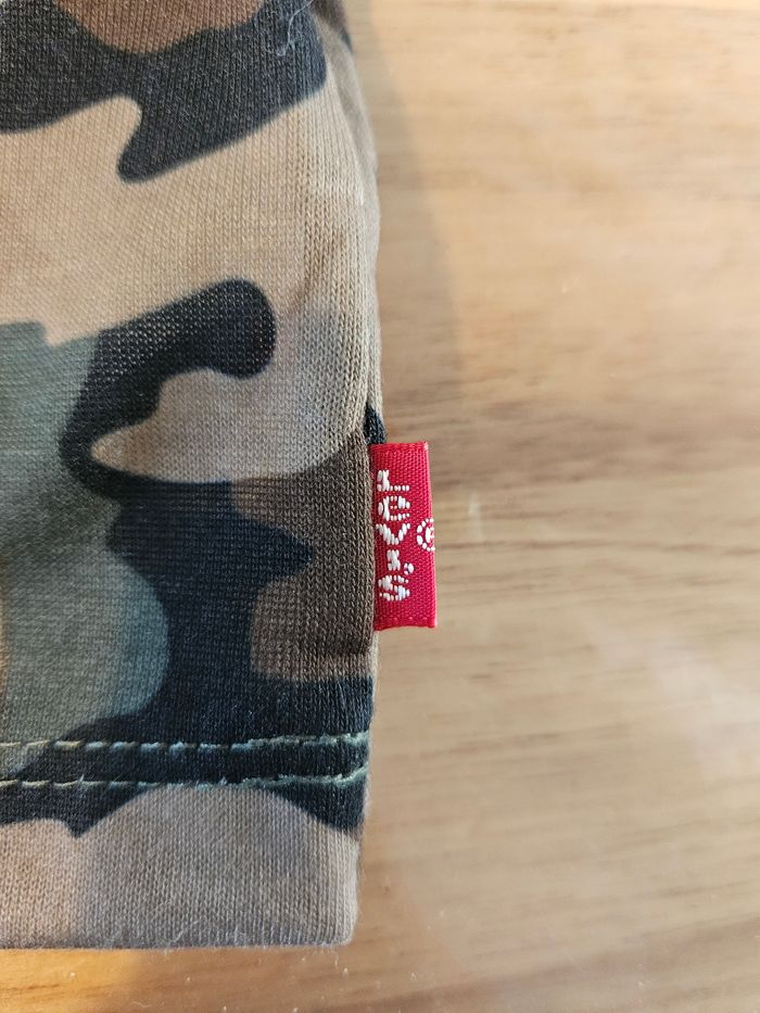 Tee-shirt neuf Levi's - photo numéro 4