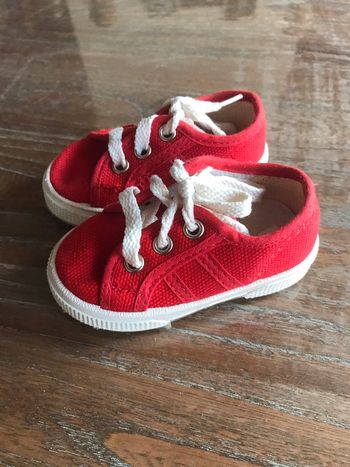 Baskets rouges taille 18