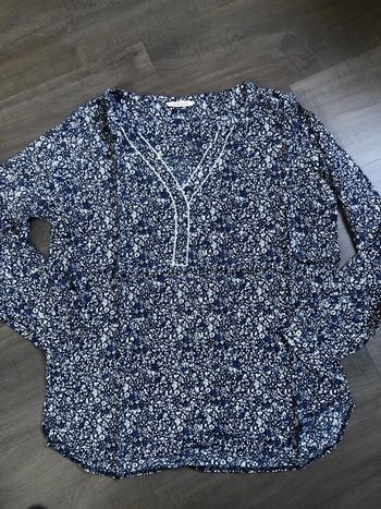 Blouse bleue fleurie en viscose camaïeu