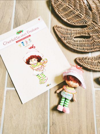 🍓Poupée Charlotte aux fraises n°24 Café Olé avec son livret fascicule collection Altaya