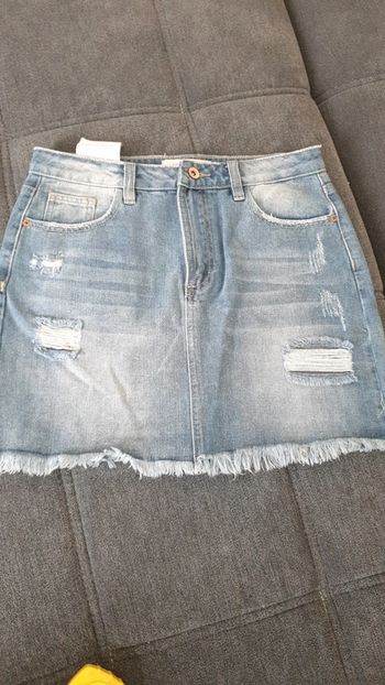 Neuve avec étiquette jupe en jeans bleu used taille 38 marque Ardene