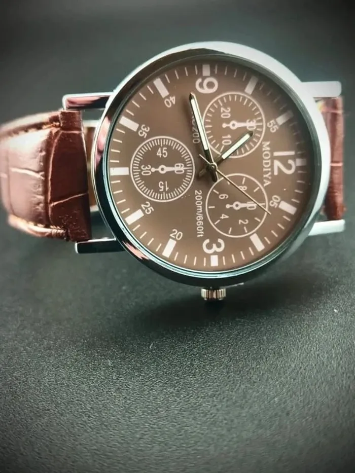 Montre marron intégrale, homme sportif rétro - photo numéro 2