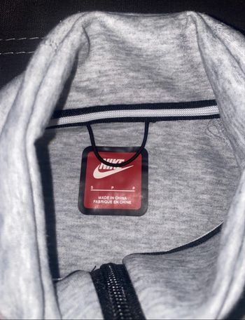 pull nike tec gris