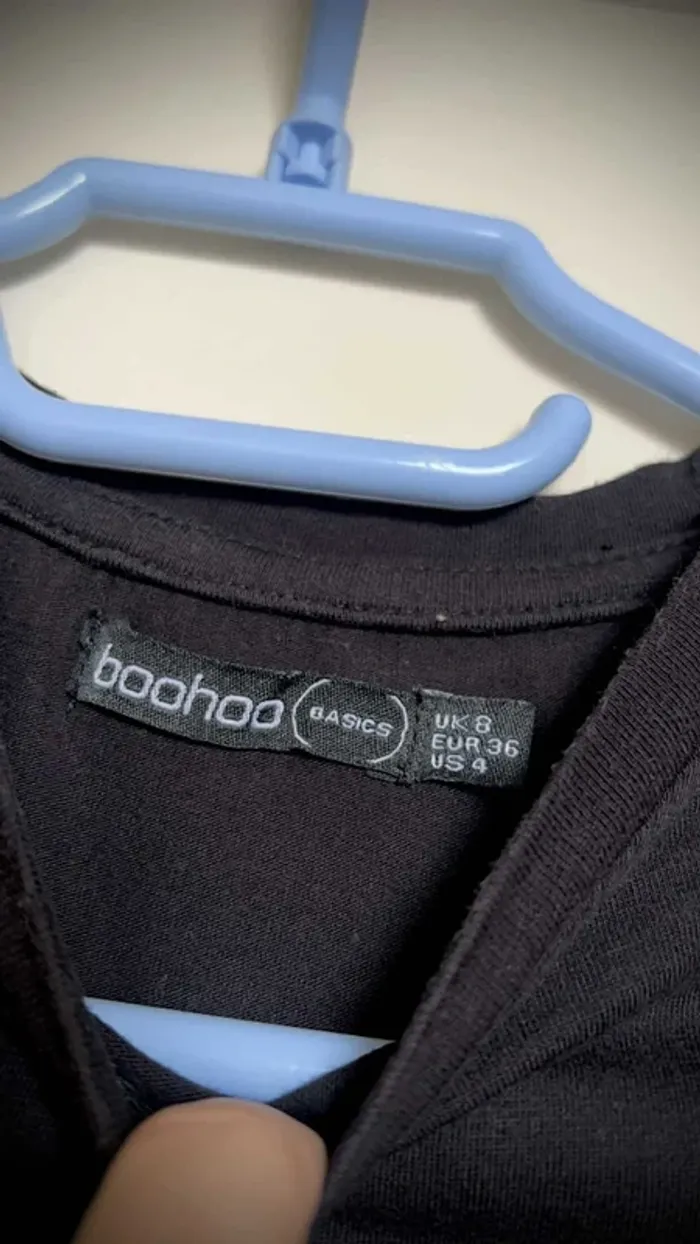 T-shirt Boohoo T36 👚🖤 - photo numéro 4