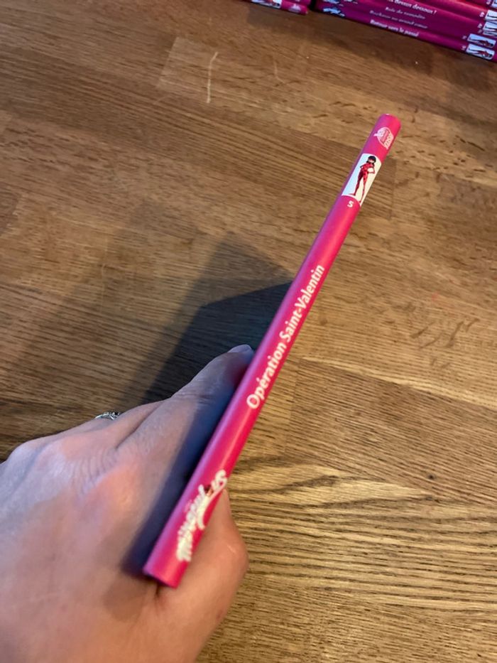 Livre La bibliothèque Rose Miraculous Opération Saint Valentin Numéro 5 - photo numéro 2