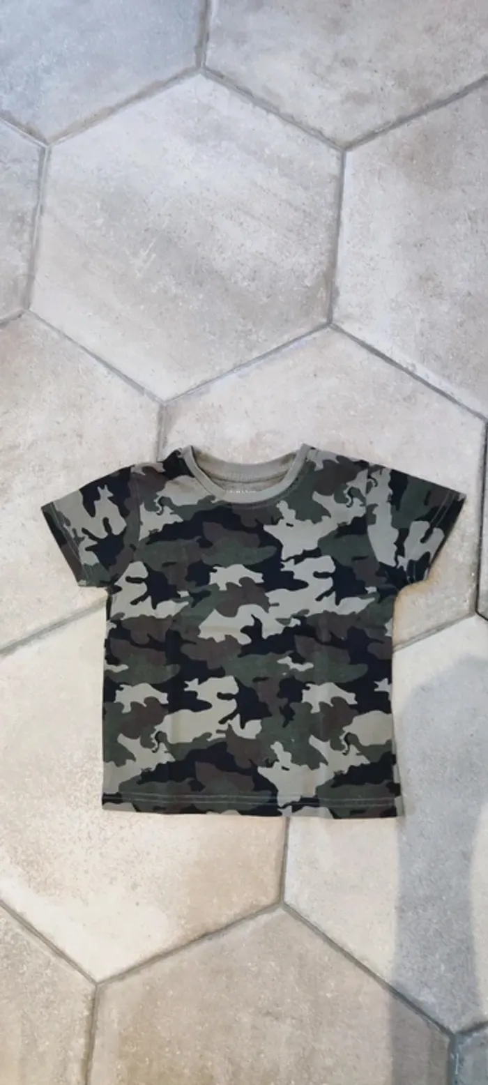 T-shirt camouflage