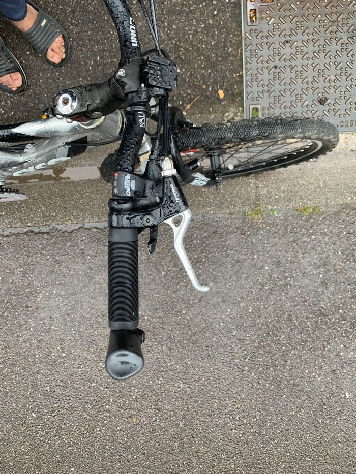 Vélo VTT suspendu - photo numéro 4