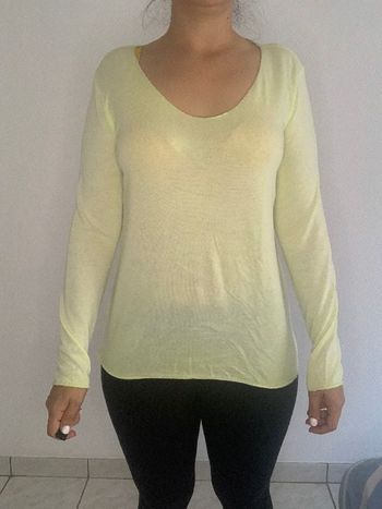 pull fin jaune