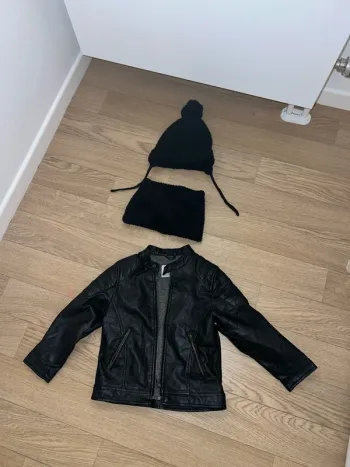 Ensemble veste simili cuir zara + bonnet et cache cou 3/4 ans bonne etat