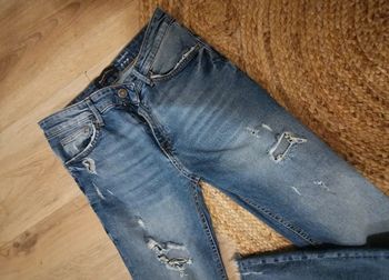 Jean skinny destroy  taille 38 bershka