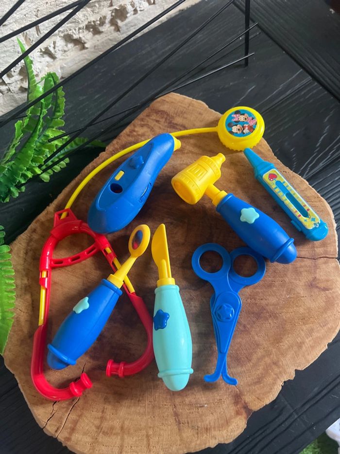 Petit lot de jeux pour jouer au docteur