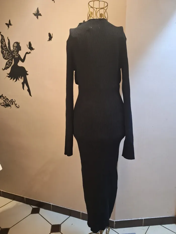 Robe longue noire en mailles & bijoux - photo numéro 4