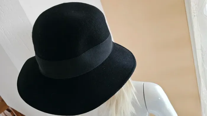 Chapeau noir femme T55 - photo numéro 2