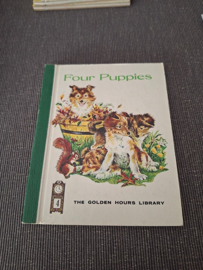 LIVRE ANGLAIS Vintage Four puppies