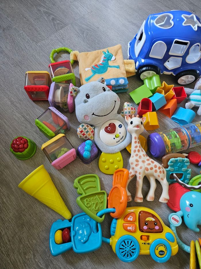 Gros lot jouets bébé Très bon état - photo numéro 2
