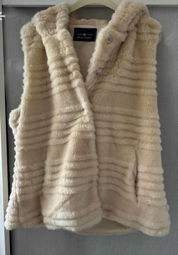 Veste fausse fourrure sans manche avec capuche - photo numéro 2