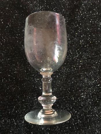 1 verre à pied * prix 1e * kiki60230