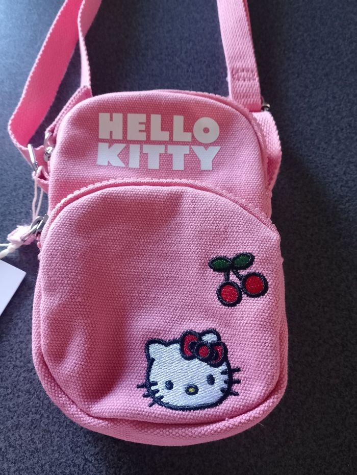 Petite sacoche neuve Hello Kitty - photo numéro 2