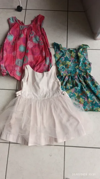 Lot 3 robes