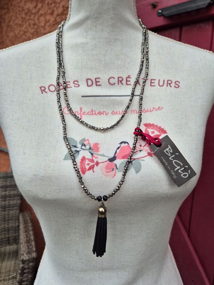 Sautoir en perles et pompon Bigio