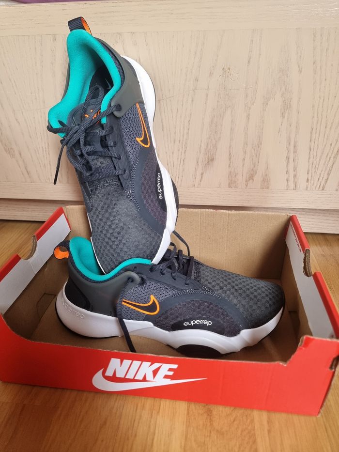 Nike Neuf top affaire - photo numéro 2