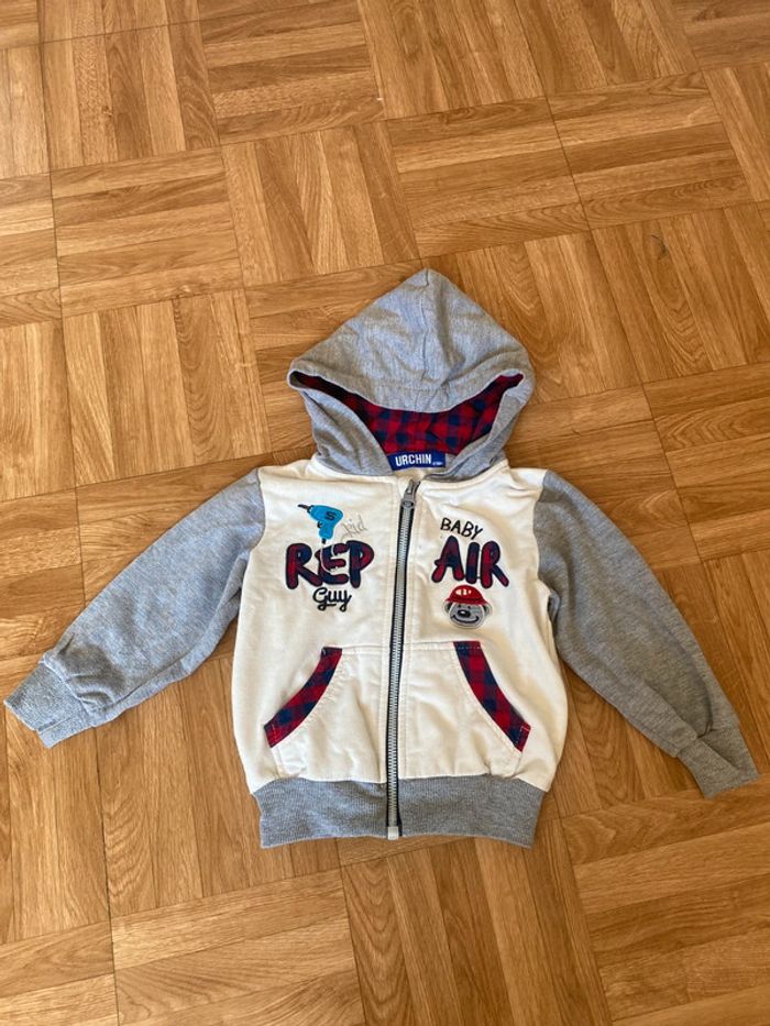 Sweat à capuche et zip + t-shirt manches longues blanc et gris taille 12/18 mois vintage Urchin - photo numéro 2