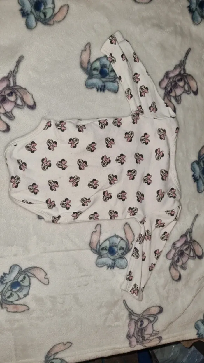 Body manche longue minnie 3 mois en bon état - photo numéro 7