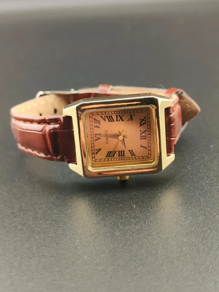 Montre rectangulaire dorée, marron effet rétro - photo numéro 2