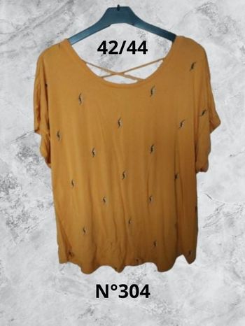 N°304 T-shirt moutarde T42/44.