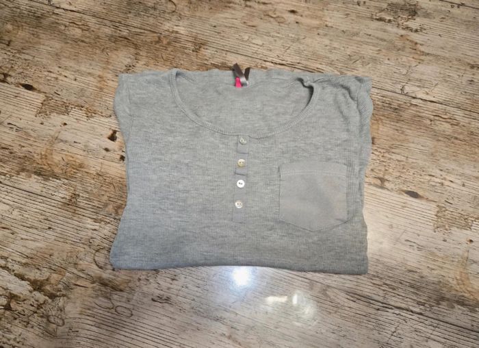 Joli t-shirt manches longues taille 10 ans