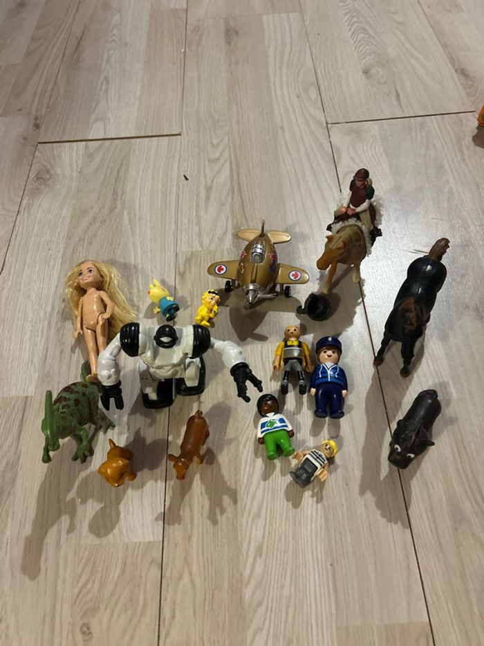 Lot de figurines jouets