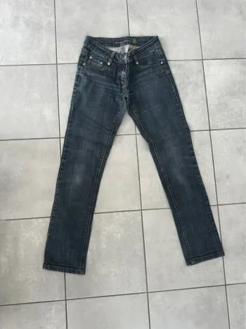 Jean droit bleu foncé