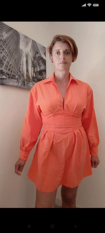 Robe d été originale ouverte sur le derrière . Cérémonie ou mariage