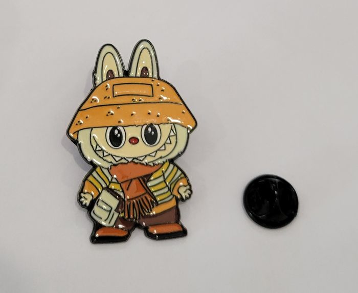 pin's labubu tenue d'hiver - photo numéro 2