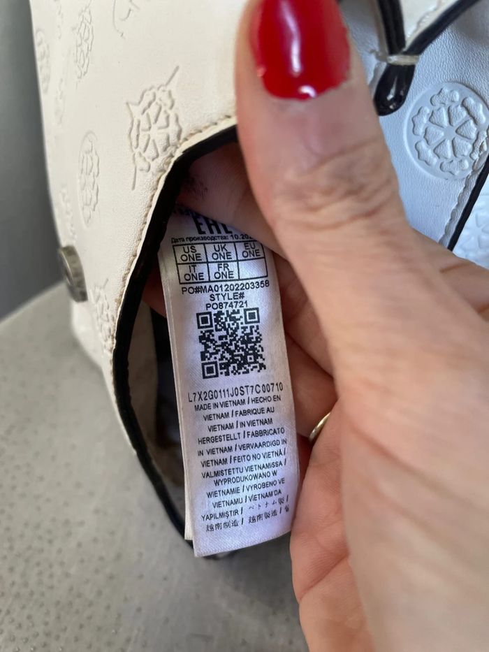 Sac Guess blanc -Très bon état - photo numéro 10