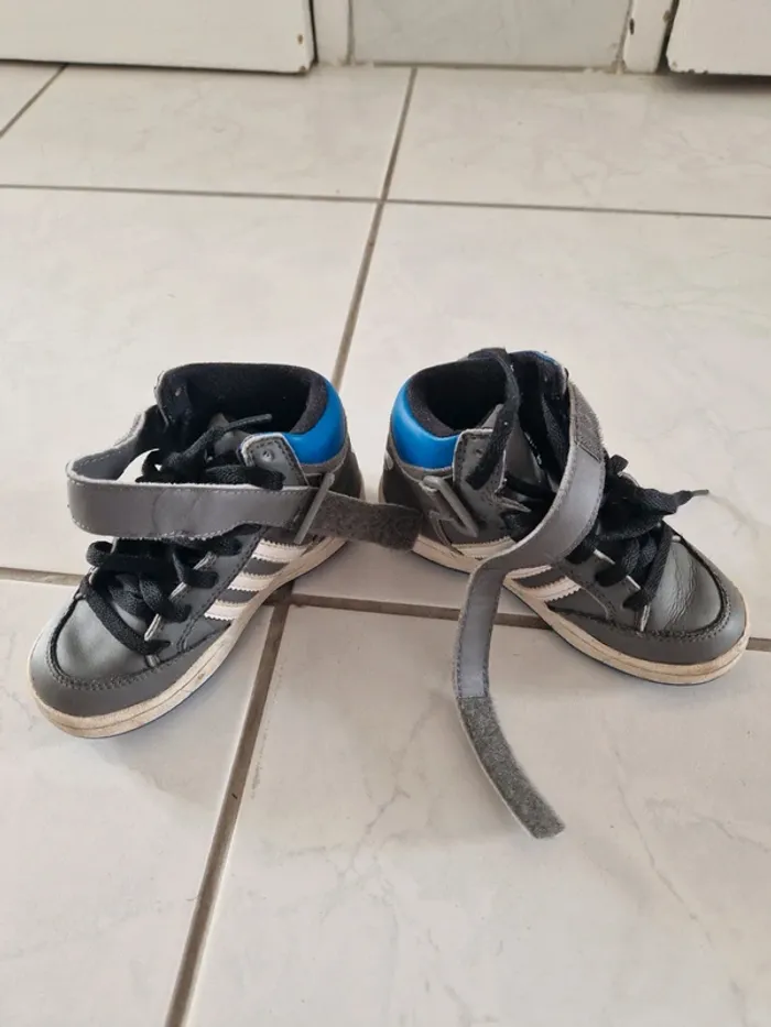 Baskets Adidas enfant taille 24 - photo numéro 7