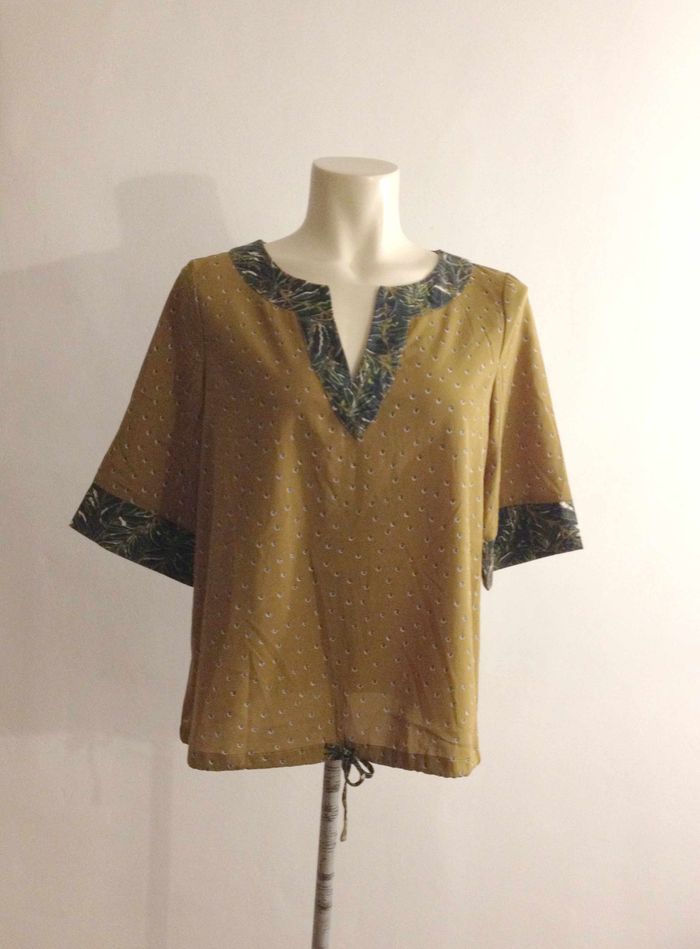 Blouse ample à motifs manches courtes taille 38 look féminin