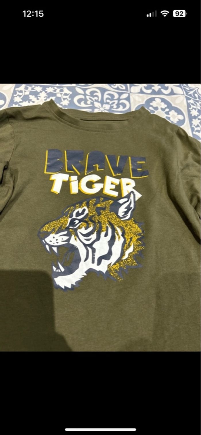 Teeshirt manches longues vert kaki moto tête de tigre 5 ans