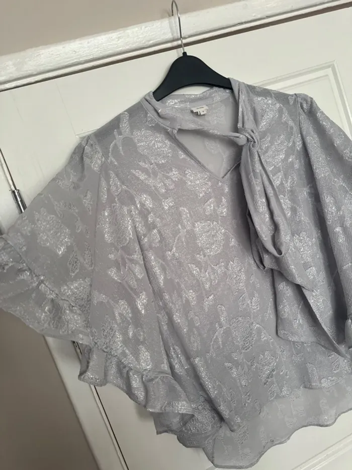 Ladies blouse size 6