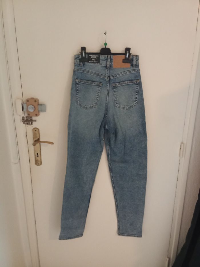 Jeans neuf avec étiquette - photo numéro 2