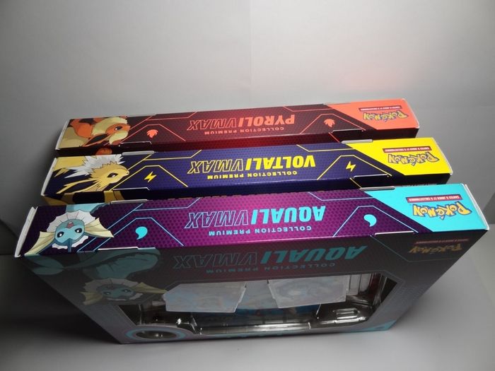 Coffret Pokémon Premium 3 pièces : Aquali / Pyroli / Voltali-VMAX - Neuf - photo numéro 10