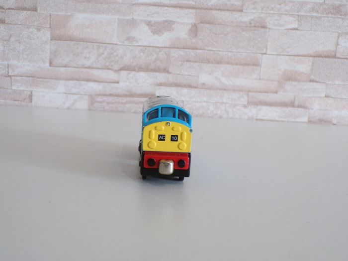 Locomotive - Train - Thomas et ses amis - Diesel D199 (J23) - photo numéro 6