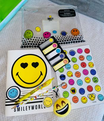 Lot carnet secret et accessoires smiley