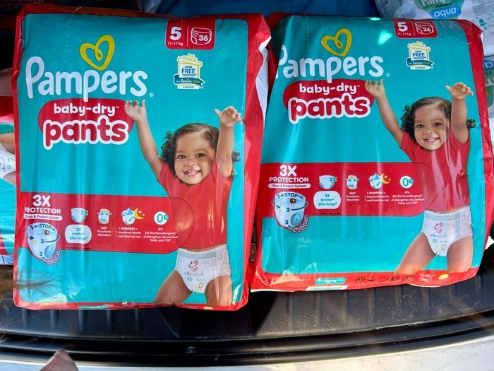 Lot 2 paquets de pants Pampers NEUF taille 5