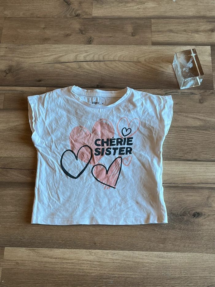 Je vend un le lot de 6 tee shirt filles taille 4 ans très bon état - photo numéro 7