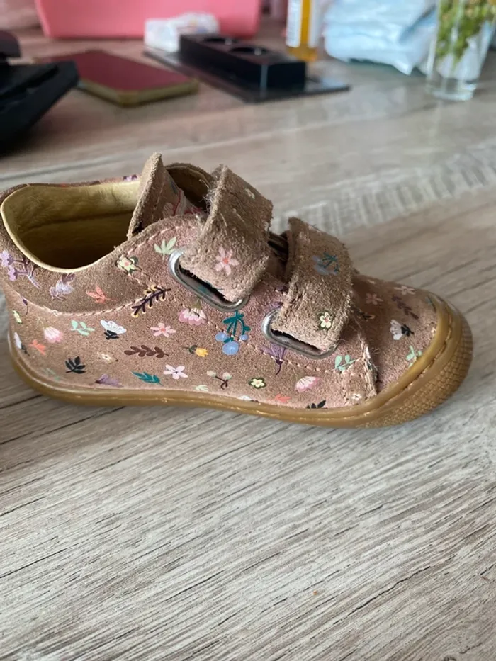 Chaussures bébé Naturino taille 20 – nubuck fleuri à scratch - photo numéro 7