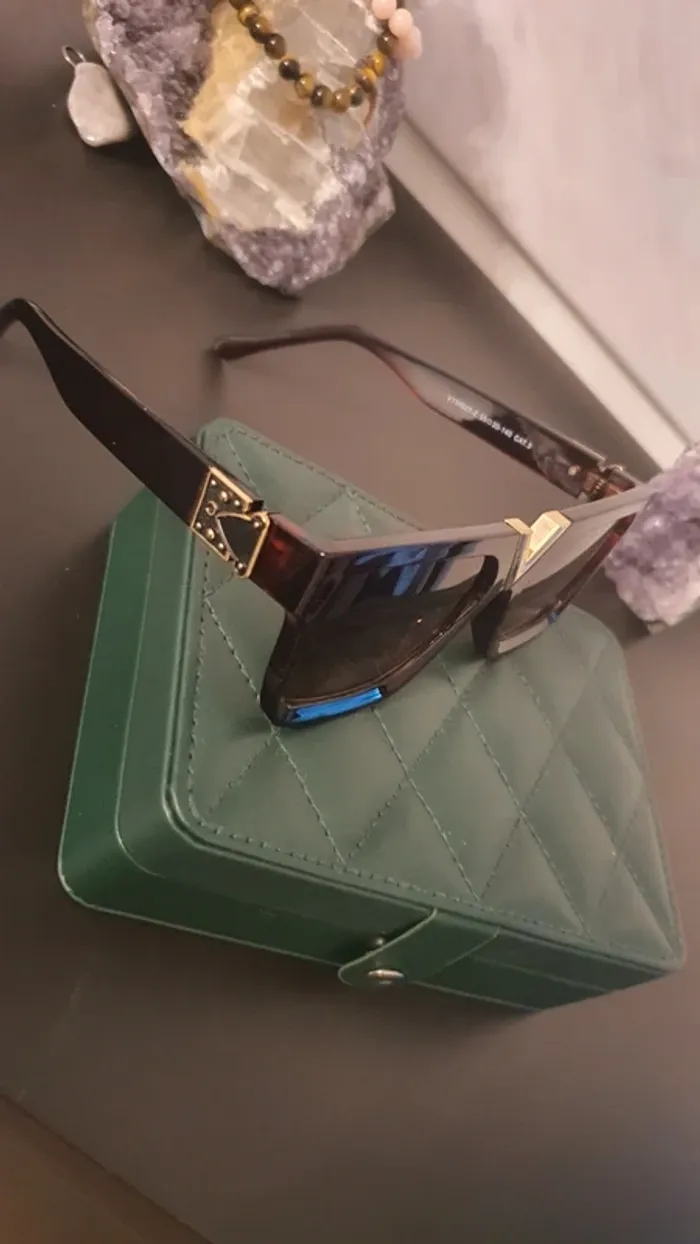 Lunette de soleil - photo numéro 2